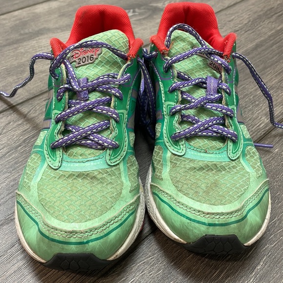 Disney New Balance Ariel shoes - Picture 2 of 8